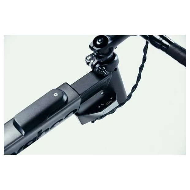 Wahoo KICKR CORE Smart Bike Trainer - Silent, Auto-Resistance, Works With Zwift/RGT